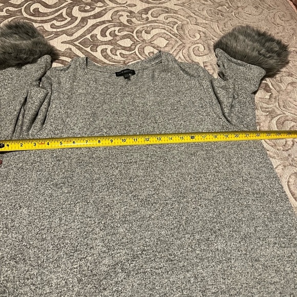 Lane Bryant Gray Faux Fur Modern Sleeves Flowy Drapey Tunic Sweater - Size 14/16 - Picture 8 of 11